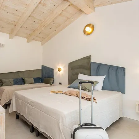 6 Di Desing A 200m Dal Mare Pensión *